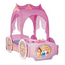 Nouveaute readybed !un matelas gonflable pour les filles de 3 a 6 ansce lit de voyage princesses disney est pratique. Chambre De Fille Et Selection De Lits Et De Meubles De Princesses Lit Carosse Lit Baldaquin Lit Pour Les Princesses Chambres De Princesses Un Max D Idees