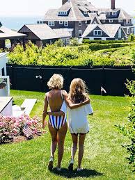 First, as soon as she bought the house in 2013, came grumblings from locals about traffic created by but then again, just last year, swift told ellen degeneres that her favorite place to go on holiday was still rhode island. Taylor Swift S Fourth Of July Party Photos People Com