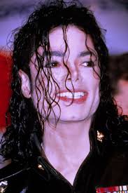 A filmben michael jackson utolsó testőrének elbeszélésből első kézből ismerhetjük meg a popsztár legutolsó éveinek hányattatásait: Michael Jackson Film Moonwalker