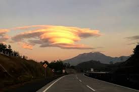 Tagged 18+ gunung rowo bergoyang viral telegram viral tiktok post navigation. Viral Awan Lenticular Hiasi Puncak Gunung Ungaran Semarang Semua Halaman Grid Id