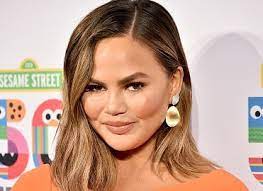 Model and author chrissy teigen took to instagram to share her transformation with her 34.5 million followers. Chrissy Teigen Savages Commenter Who Criticized Her Daughter S Hair