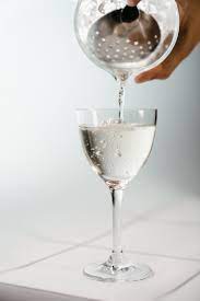 Den fertigen cocktail hinzufügen, dort kurz verweilen lassen und . Meistere Die Martinis Andy Walch World Cocktail Champion 2015