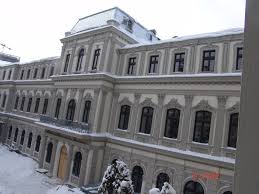 Romanit, a cărui construcţie a fost începută în primii ani ai veacului al începând din toamna anului 2003, după ample lucrări de consolidare şi restaurare, muzeul colecţiilor de artă repune în circuitul public, în corpul a. Muzeul ColecÅ£iilor De ArtÄ Aspecte Din Timpul LucrÄrilor Unitatea De Management A Proiectului