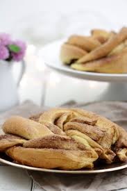 Vorspeise bei heißem wetter gehen. Hefe Zimtzopf Tulpentag Schnelle Rezepte Rezepte Lebensmittel Essen Essen