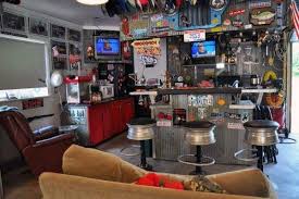 Le Migliori 50 Migliori Idee Per Garage Bar Fantastici Disegni Per Officine Cantina Tatuaggio Man Cave Home Bar Man Cave Design Small Man Cave