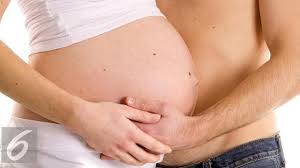Meskipun moms mungkin merasa kekurangan udara, kadar progesteron yang tinggi membantu moms menarik napas lebih dalam dan mendapatkan lebih banyak oksigen ke dalam darah. 6 Tips Atasi Sesak Napas Saat Hamil Health Liputan6 Com