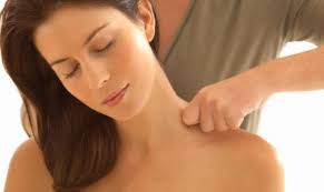 Resultado de imagen para masaje de cabeza cuello y espalda