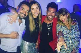 Το βιογραφικό, ο γάμος της με τον παύλο πετρουλάκη και η νέα της εκπομπή Elenh Tsolakh Paylos Petroylakhs Meta Ton Lampero Gamo Efygan Gia Mykono Patras Events