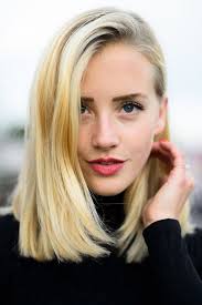 Si Vous Avez Les Cheveux Lisses Et Bien Raides Optez Pour Un Carre Mi Long Voire Un Carre Long Bien Coupe N Coiffure Mi Long Cheveux Mi Long Cheveux Epaules