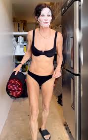 Courteney Cox, 60, Shows Off Her Fit Figure in a Bikini After Intense  Workout