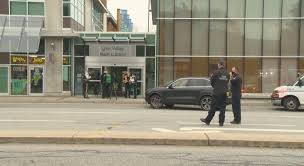 Six people were taken to the hospital following a stabbing rampage at lynn valley library, according to he canadian broadcasting corporation. Rzcierrevaojim