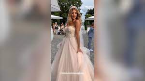 Sarah harrison hat noch einmal geheiratet sarah harrison. Sarah Harrison Schmeisst Sich Fur Ihre Hochzeit In 3 Verschiedene Outfits