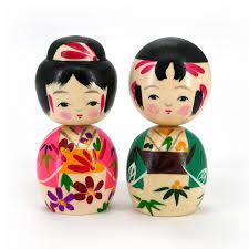 El kendama es uno de los juguetes tradicionales japoneses más populares en todo el mundo! Juego De 2 Munecos Japoneses Kokeshi De Madera Nakayoshi