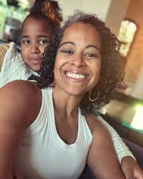 Kelli Lynn's Instagram, Twitter & Facebook