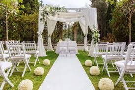 Descubre ideas de decoración para una boda sencilla y original que puedas hacer tu mismo. De Decoracion De La Boda En El Jardin Boda Moderna Fotos Retratos Imagenes Y Fotografia De Archivo Libres De Derecho Image 52666741