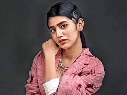 Check out priya prakash varrier hd photos, wiki, biography, priya prakash varrier instagram. Priya Prakash Priya Prakash Varrier Sings Channa Meraya During Her Friend S Wedding Malayalam Movie News Times Of India