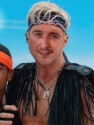 Richard Hyndman's Instagram, Twitter & Facebook