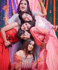 Pin By Priti Kumari On Aimenpics In 2020 Indian Wedding Photography Poses Bridal Photography Poses Wedding Couple Poses Photography