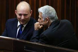Netanyahu yerine seçilen yamina lideri naftali bennett, ağustos 2023'e kadar ülkenin yeni başbakanı olacak. Israel S New Prime Minister Who Is Naftali Bennett Wsj