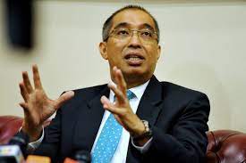 Anggota dewan undangan negeri usukan datuk seri dr salleh said keruak mengumumkan kempen daftar vaksin dun. The Grass Is Not Always Greener On The Other Side The Mole