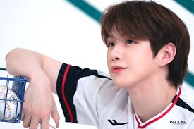 강다니엘 KANGDANIEL (@konnect_danielk)