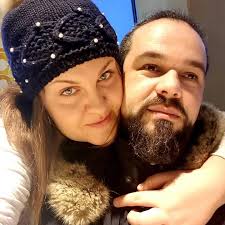 Danas oko 11h, putni pravac Bos.Krupa -Otoka blizu Mlinčića iz ovog  automobila izbačena vrećica smeća. Čuvar okoliša koji je bio iza, svirao,  upozoravao ali bez rezultata. Vozači zagađivači kada vam neko iza