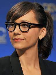 The Best Hairstyles To Wear With Glasses Hairstyles With Glasses Haircut For Square Face Bangs And Glasses
