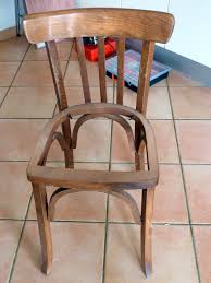 Pour utiliser vos vieilles chaises en restant au top de la tendance, jouez la carte du dépareillé ! Comment Bien Travailler En Etant Bien Installee Mon Ascendant Creatif