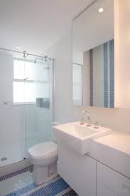 75 Banheiros Pequenos Com Dicas E Inspiracoes Para Voce Banheiro Simples Banheiro Pequeno Decoracao Banheiro