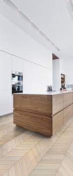 parquet wood chevron tiles are so on trend mandarin stone s argento wood effect tile range o moderne kuchen beleuchtung moderne kuchenideen haus interieurs