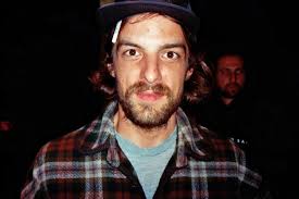 Ja ich geh auf Tour mit meinen Freunden, aber ich schreib auch Alben mit  denen 🤝✨ ELOUISE kommt am 24.10. ❤️