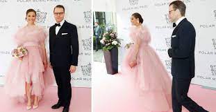 Check spelling or type a new query. Selam Fessahaye Slapper Kollektion Med Ellos Svensk Dam