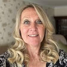 Tania Pike's Instagram, Twitter & Facebook