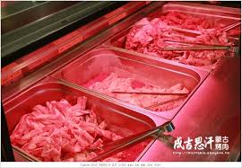 第一天的行程就是景點到處跑、拍照 但旅行才剛開始但已經冷到受不了了哈哈 蒙古國的語言我們一句話都聽不懂 只能用比手畫腳和超簡單英文來溝通 但還是玩得很開心～哈哈. å°å æåææ± è'å¤ç¤èåå°é£½ ç¶ è²å·¥å» 