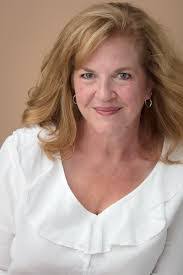 Elizabeth Sampson's Instagram, Twitter & Facebook