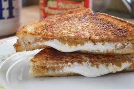Peanut butterın da jellynin de tadlarını ayrı ayrı biliyor olsanız bile birlikteliğini hayal edemeyeceğiniz güzellik. The Grilled Fluffernutter Sandwich Sandwich Maker Recipes Dessert Recipes Griddle Recipes