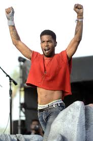 Kid Cudi Ditches Crop Tops For Dad Jeans And We Re Crushing A Bit Mens Crop Top Crop Tops Half Shirts