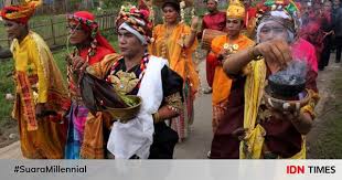Jadi jika kamu termasuk orang bugis kamu patut untuk melestarikannya dalam bahasa keseharian kamu. 7 Peribahasa Bugis Dan Maknanya Mengandung Nilai Filosofis