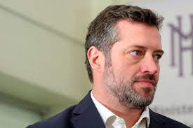 Sebastián sichel criticó al gobierno por mantener el toque de queda. Pbs Twimg Com Media Eaw1ezsx4aebi Jpg