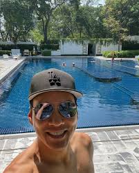 Chillin at the office today. Different suites 😉 今天在辦公室休息一下😉