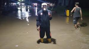 Pt pt ski gunung putri : Listrik Masih Padam Warga Vila Nusa Indah I Bojongkulur Kesulitan Membersihkan Lumpur Pasca Banjir Warta Kota