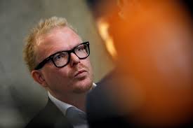 Jan Roos koos een handig moment om het einde van zijn politieke loopbaan  bekend te maken