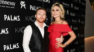 El inglés no salió al noveno asalto, puede tener una lesión grave en su ojo saúl canelo álvarez derroto al británico billy joe saunders, quien ya no salió al noveno round, tras una fuerte lesión que sufrió en el. Saul Canelo Alvarez Y Su Novia Estrenan Tatuajes Coordinados