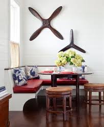 Banquettes are an interesting alternative for armchairs and chairs. Comfortable And Elegant Banquettes And Ways Of Including Them In Your Home
