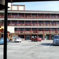 Seperti namanya, tarian ini merupakan ungkapan selamat datang ketika menyambut tamu tidak hanya untuk pejabat namun juga untuk pesta pernikahan adat. Pejabat Daerah Tanah Tampin Edificio Governativo