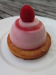 Bavarois A La Fraise Sur Sable Breton Audrey Cuisine Bavarois Fraise Sables Breton Gateaux Et Desserts