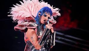 Arriva a conclusione il viaggio di stile di achille lauro sul palco di sanremo 2020. Achille Lauro Tutti I Film Che Abbiamo Visto Nei Suoi Travestimenti