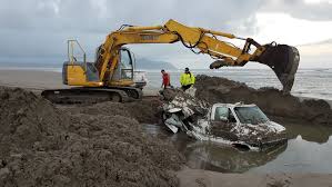 Excavator Pulls Van Out Of Sand On Oregon Coast Kcby