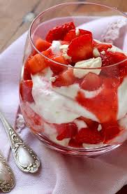 Recette Eton Mess Ou Dessert Minute A La Fraise En Video Recette Dessert Fraise Dessert Minute Alimentation