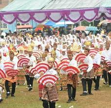 Tari melinting tergolong tarian tertua yang pernah ada di sana, karena diperkirakan tarian ini sudah ada sejak masuknya agama islam di indonesia. Mengenal Tari Melinting Tertua Di Lampung Dan Masih Eksis
